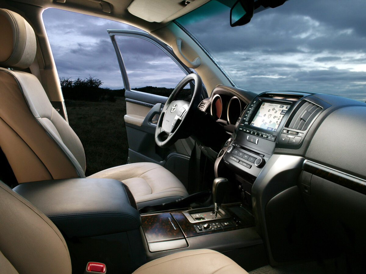 Toyota Land Cruiser 200 Interior