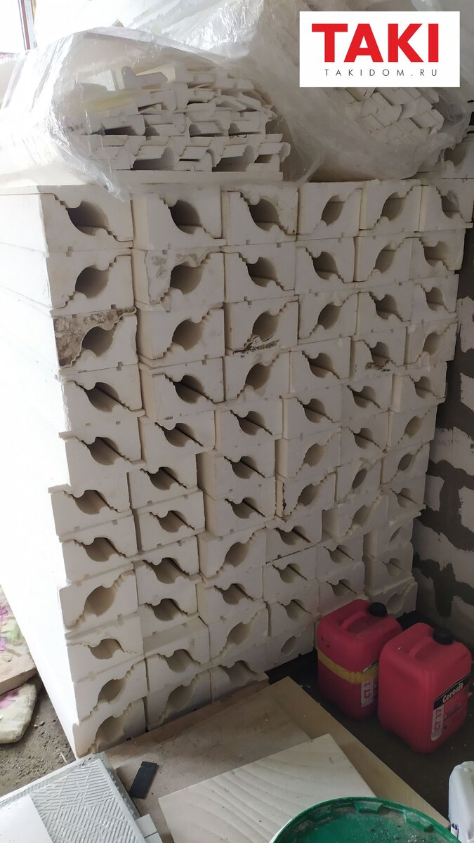 Производство фасадных карнизов с покрытием. Небольшая часть лежит на складе . На объекте применялось более 20 км фасадных декоров по поясу 