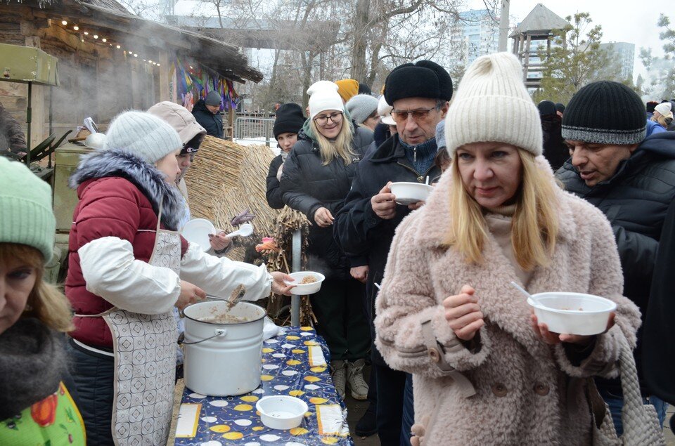     На празднике работала полевая кухня. Геннадий БИСЕНОВ