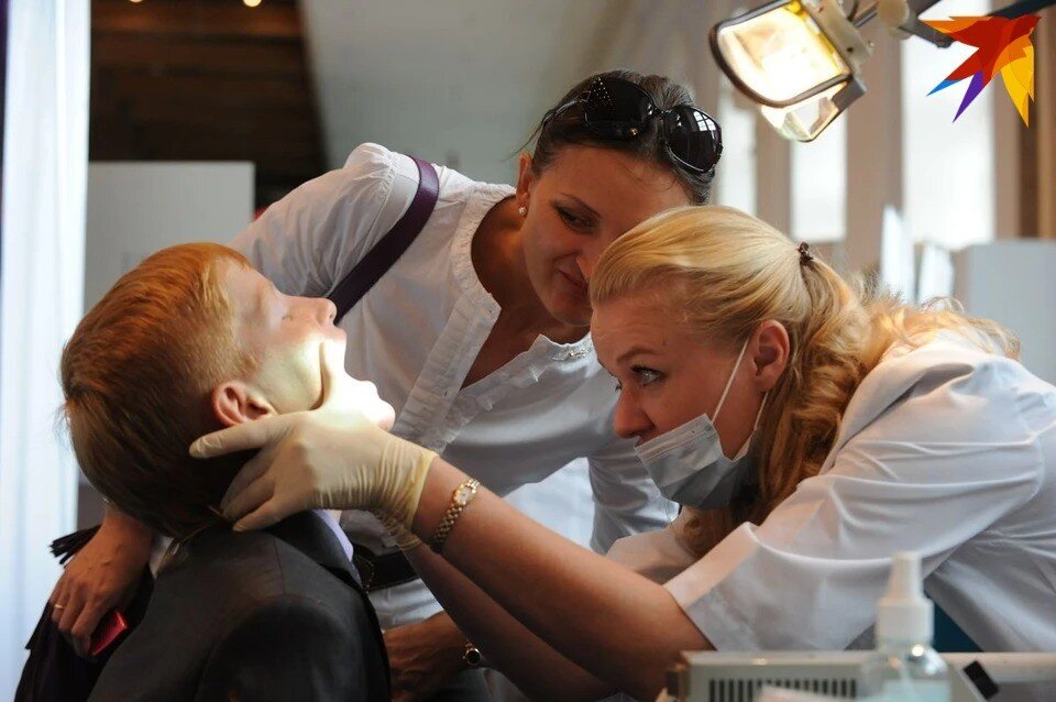     Детям надо лечить молочные зубы, и не запускать первые постоянные. Андрей МИРЕЙКО