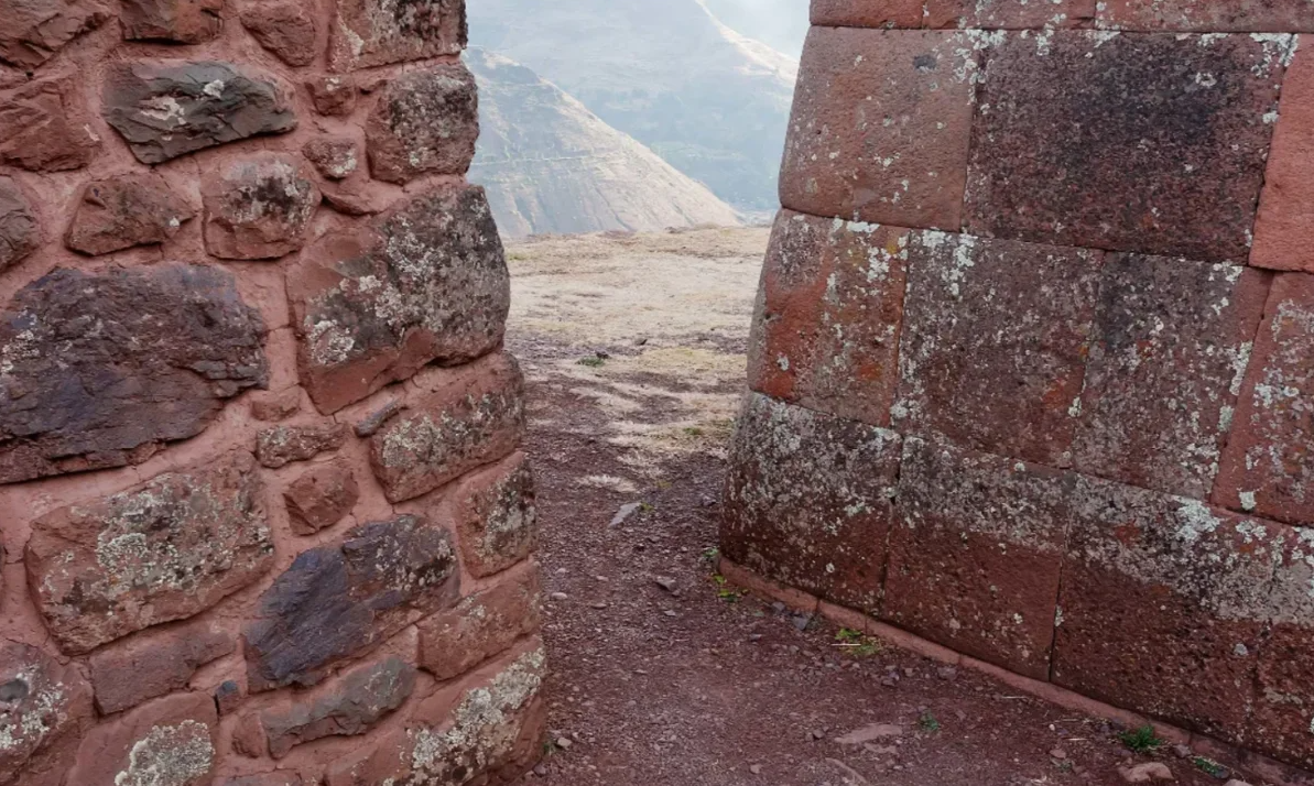 Фото: https://via-midgard.com/news/article/print:page,1,39160-arxeologicheskij-drevnij-kompleks-pisak-v-peru.html