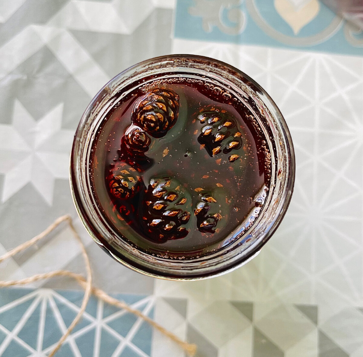 Фото автора. Варенье из шишек.