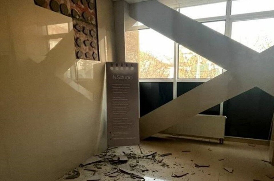     По стенам поползли трещины Фото: социальные сети