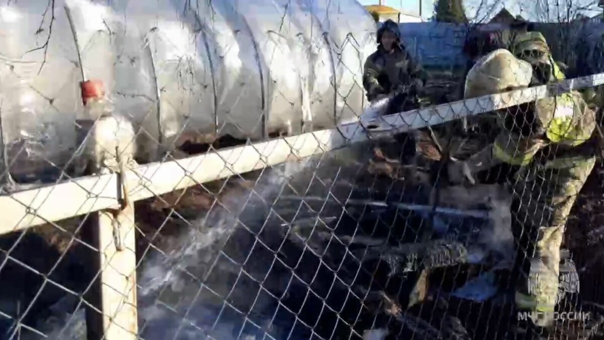     Деревню Старое Михайловское в Завьяловском районе Удмуртии огнеборцы спасли от ландшафтного пожара накануне вечером. Сообщение о возгорании сухой растительности близ населенного пункта поступило 12 апреля около 17.00.