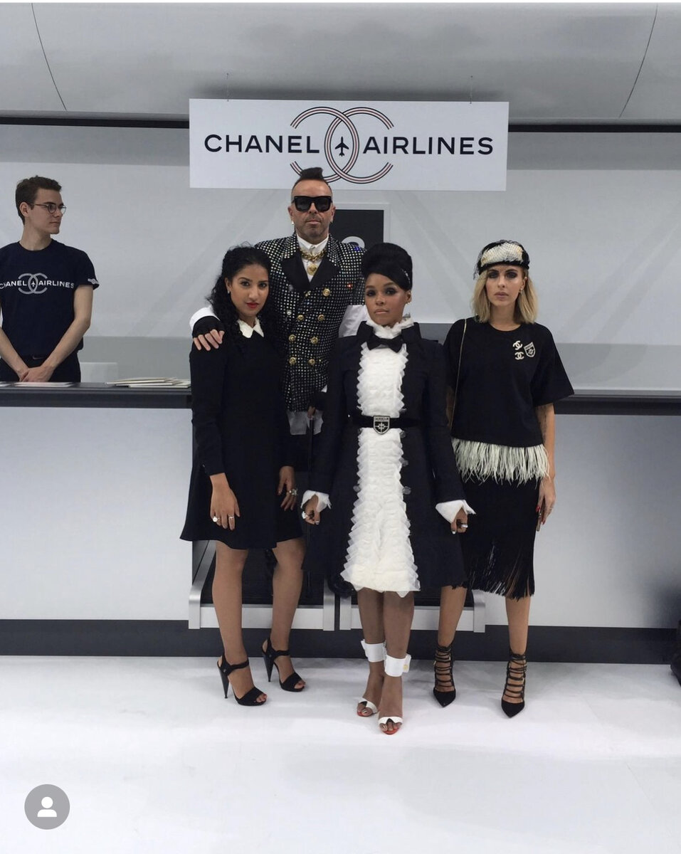 Фото после шоу. Мейв крайняя справа. 