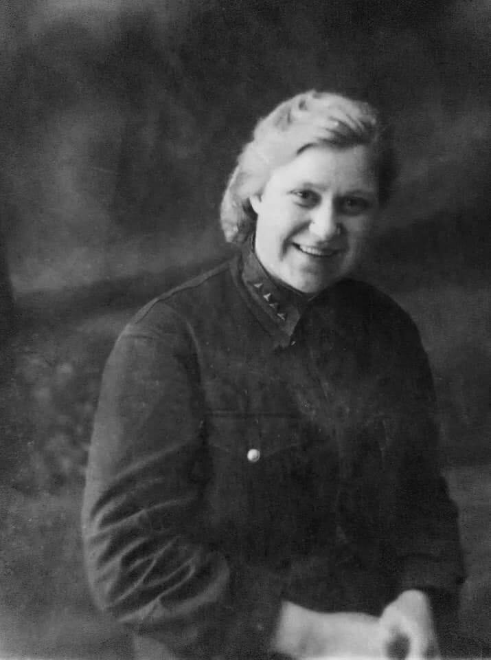 Она была медсестрой