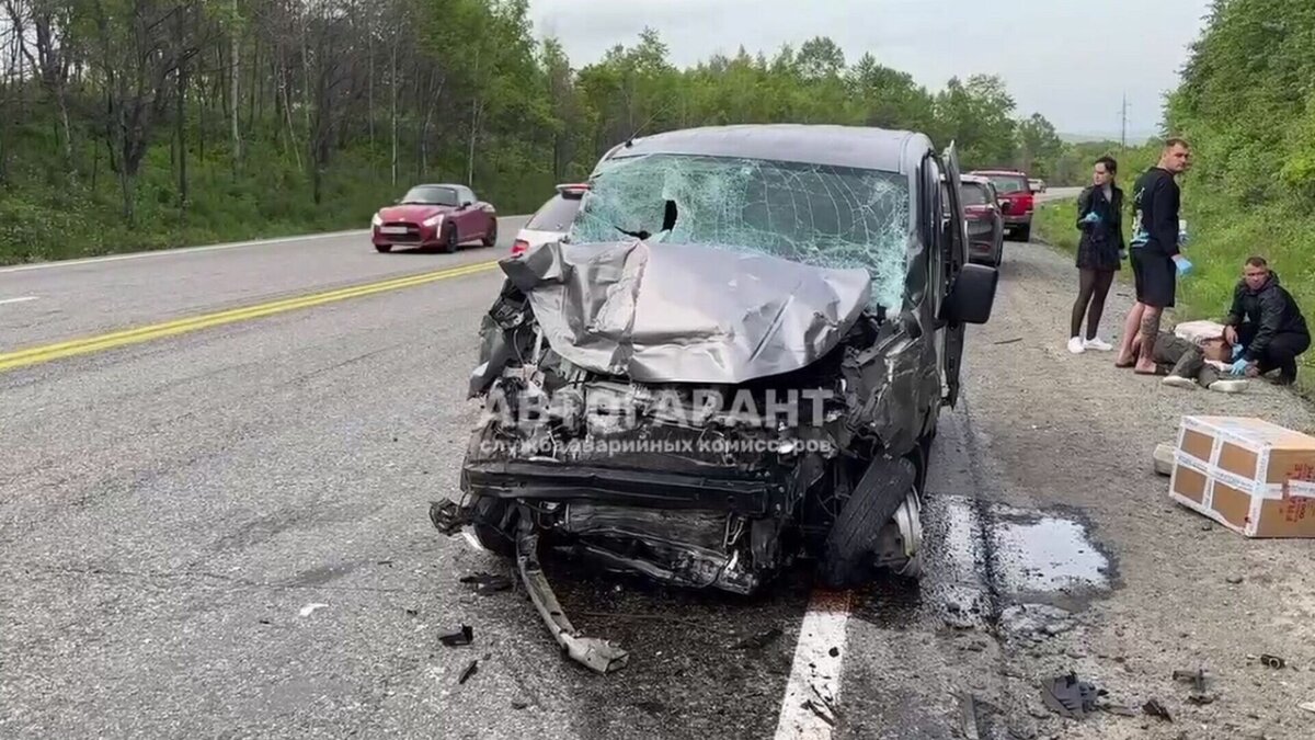     Чудовищное ДТП произошло на трассе между Владивостоком и Уссурийском. Как сообщили аварийные комиссары, не исключено, что есть погибшие.