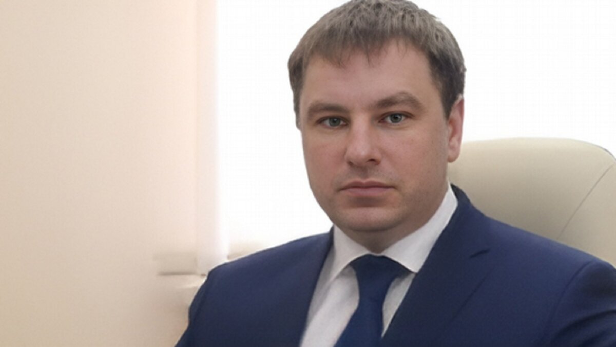     Согласно уставу Ижевска, начиная с понедельника 29 мая, исполнять обязанности главы удмуртской столицы будет заместитель главы Администрации города Ижевска по ЖКХ и строительству Владимир Гуляев. Об этом сообщили в пресс-службе муниципалитета.