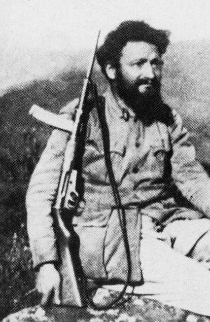 Итальянский коммунист Илио Барантини с пистолетом-пулеметом Ревелли в ходе итало-эфиопской войны.