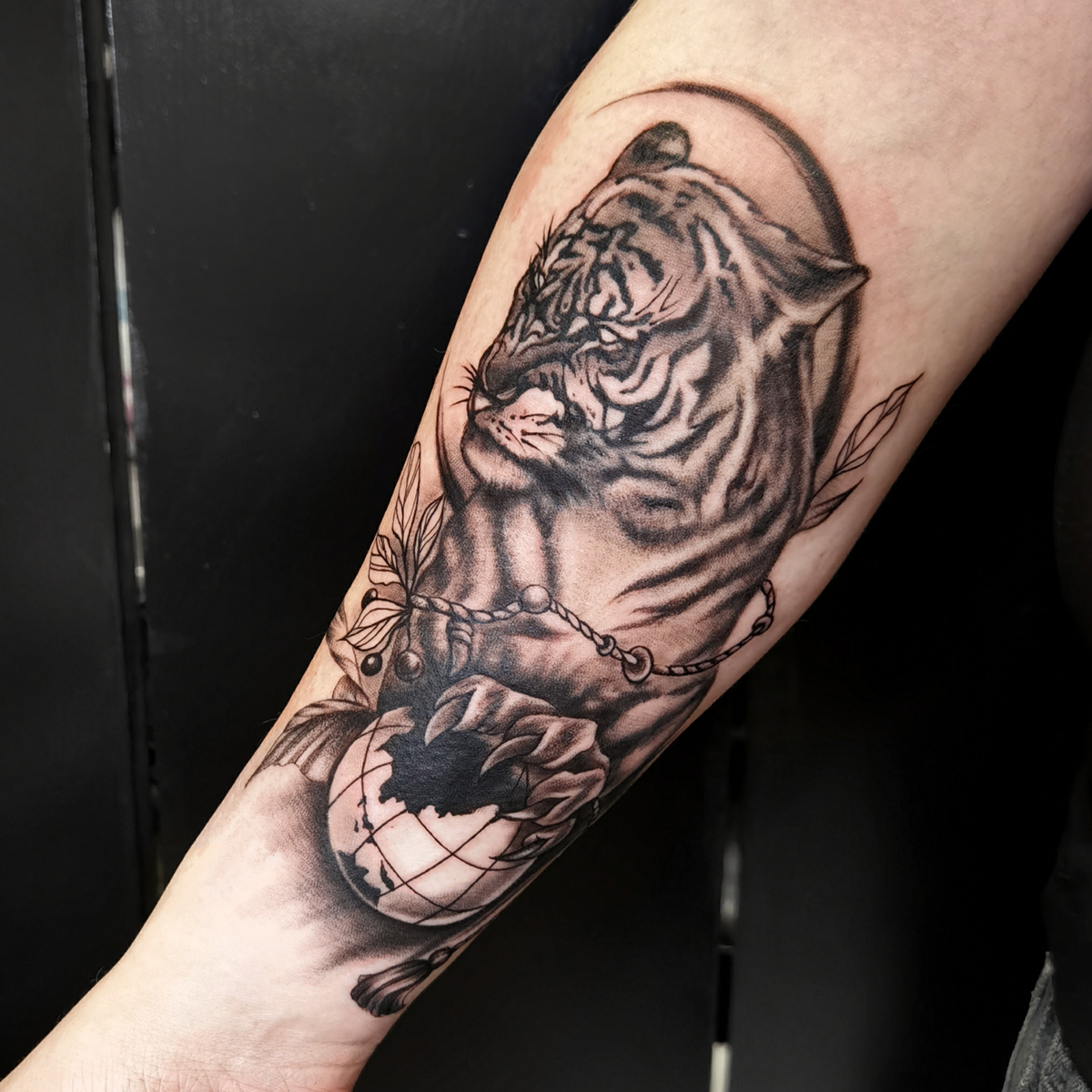 Качественная татуировка с однородным пигментом фото