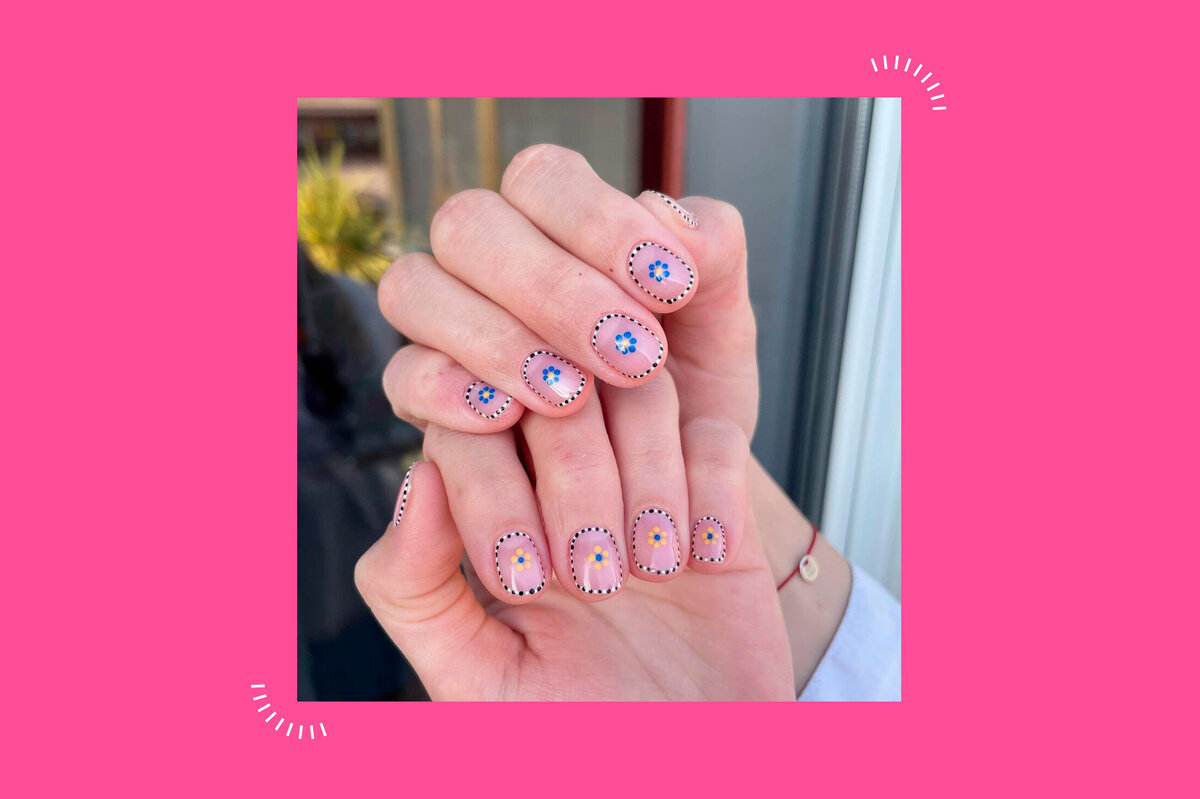     Блестки, цветные лунки и детские рисунки: 5 клевых идей маникюра на лето для коротких ногтей