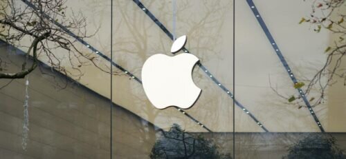  Apple (AAPL): рыночная оценка компании в пятницу достигла 3 триллионов долларов, что сделало ее первой публичной компанией, которая дважды достигала этого рубежа.