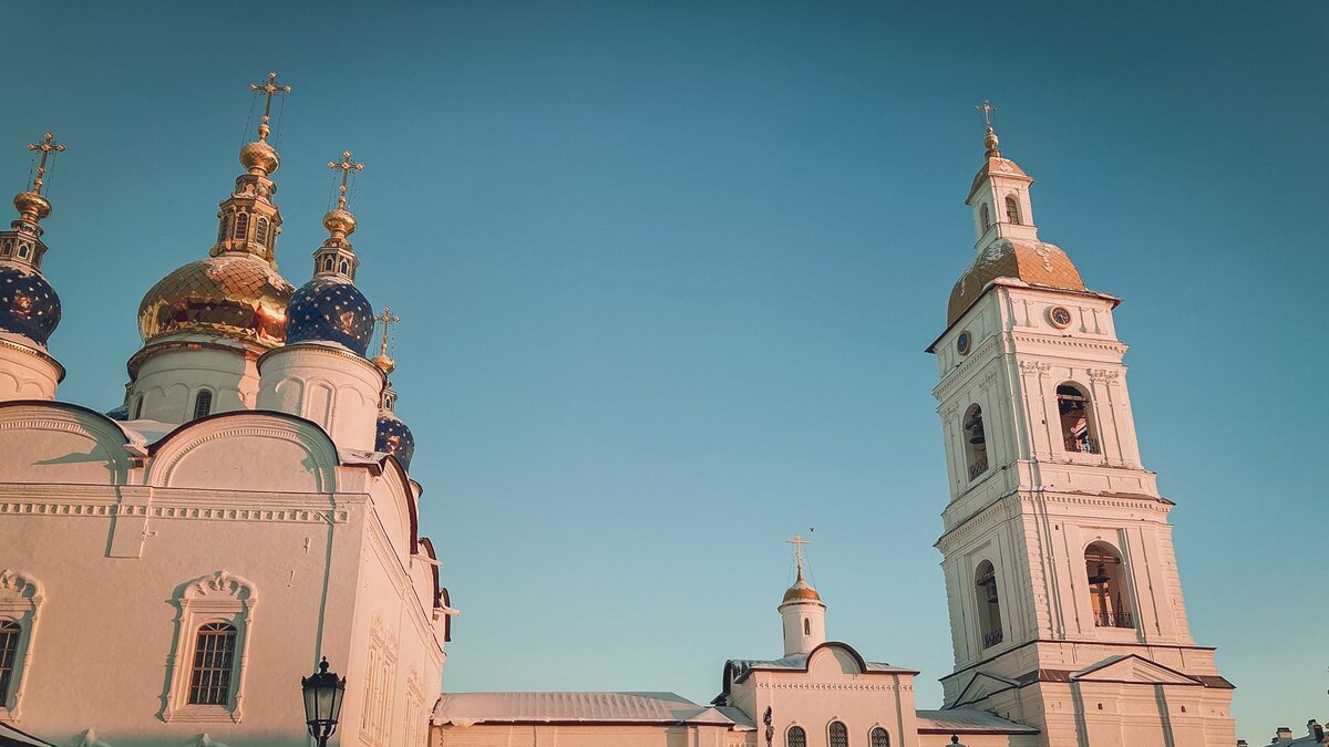     В ходе проведения работ по обустройству Александровского сада археологи обнаружили здания 17 — 18 века под слоем земли.