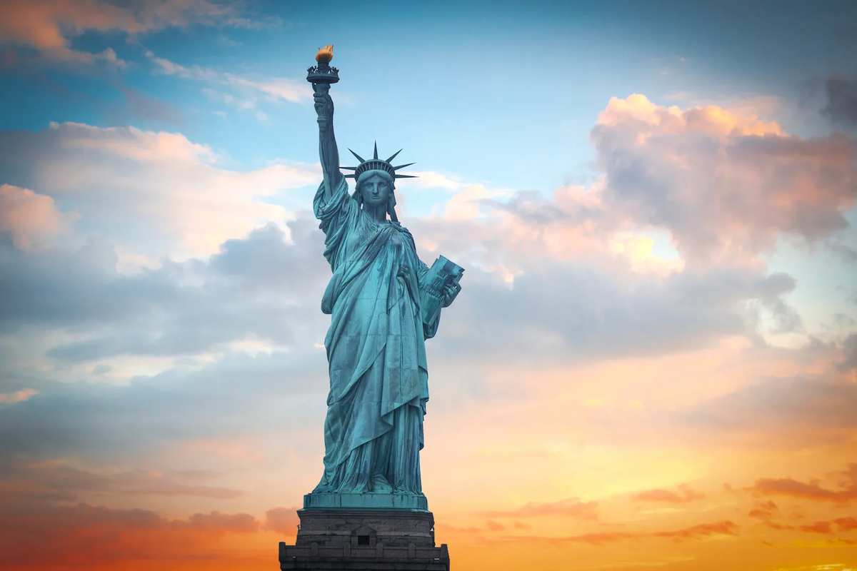 Какая страна подарила сша статую свободы. Статуя свободы США. Статуя свободы (Statue of Liberty).. Статуя свободы Нью-Йорк Маяк. Памятник свободы в США.