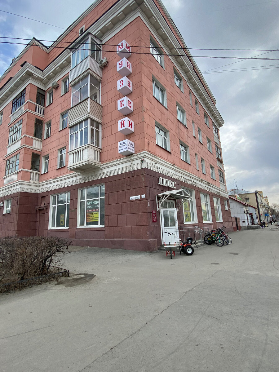 Фасад дома с лицевой стороны