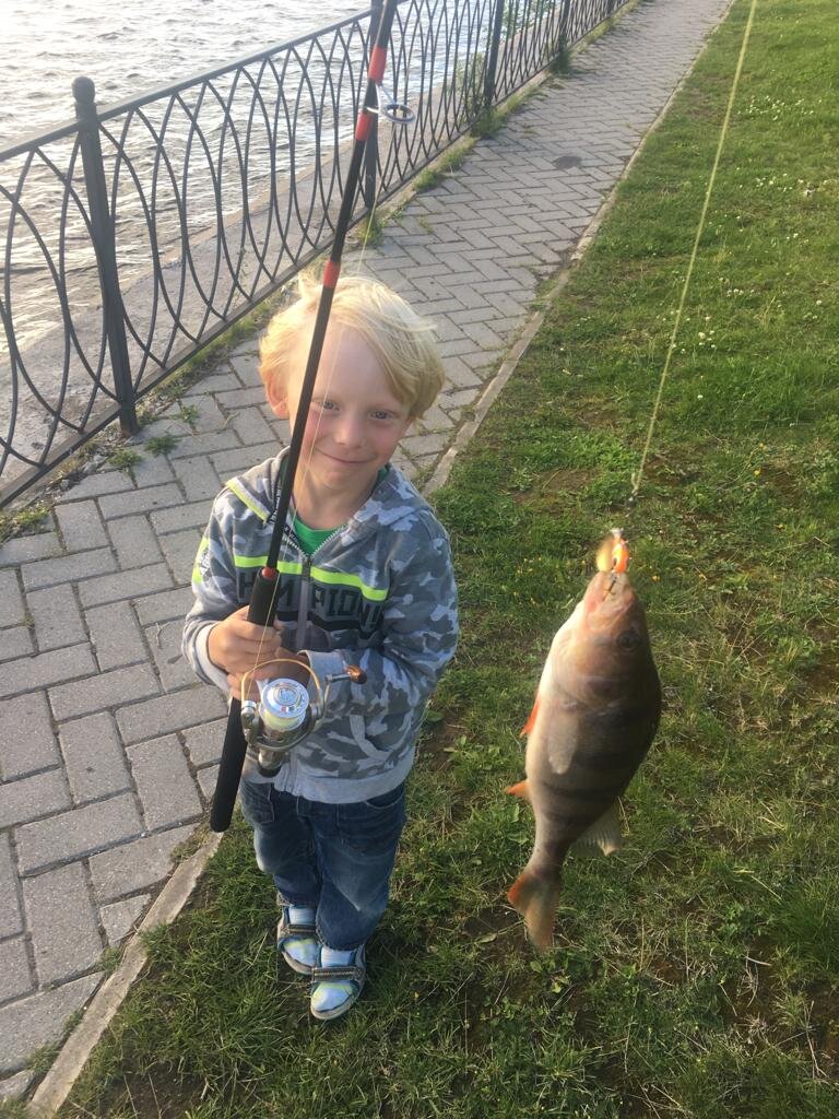 На набережной Углича