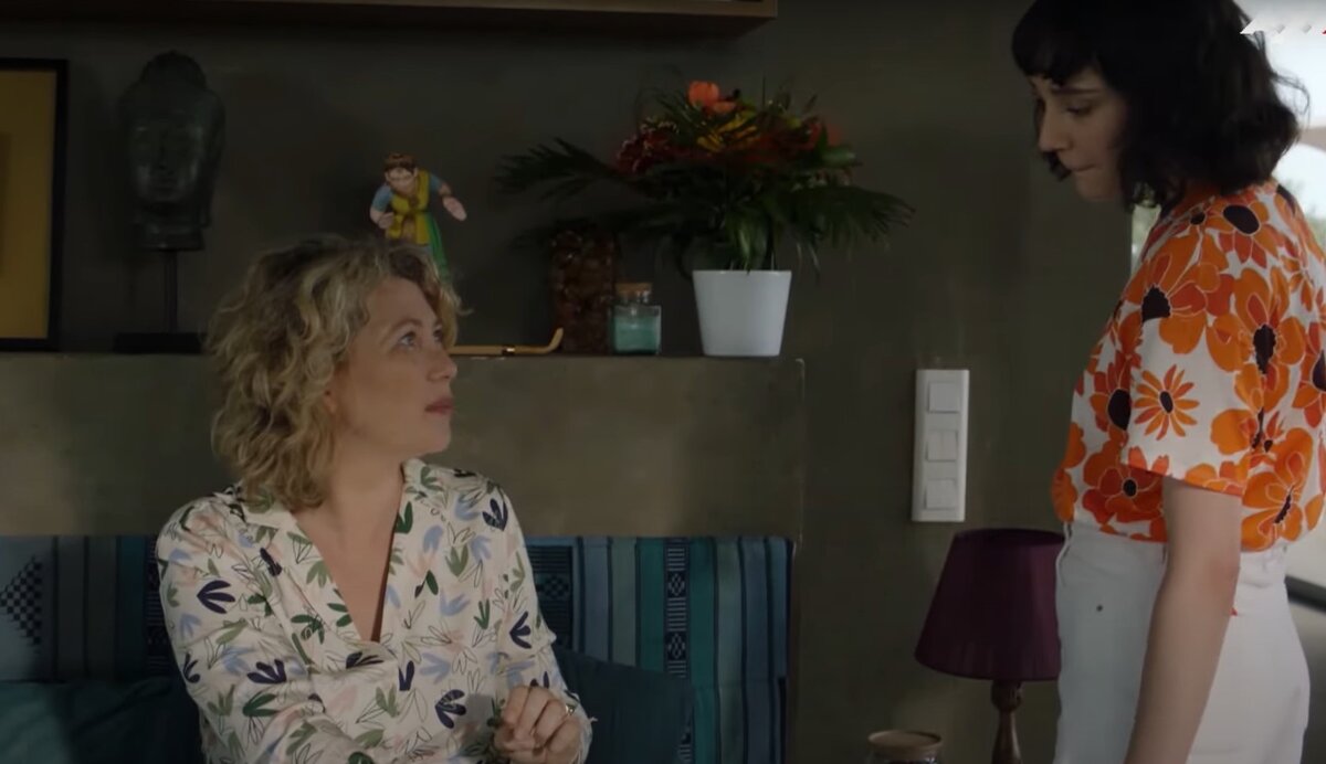    Кадр из сериала про женщину детектива: Кандис РенуарСкриншот