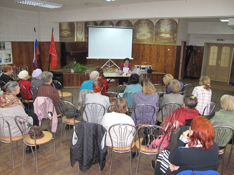 Галина Врублевская, фото с презентации в библиотеке Зеленогорска, Ленинградская обл.