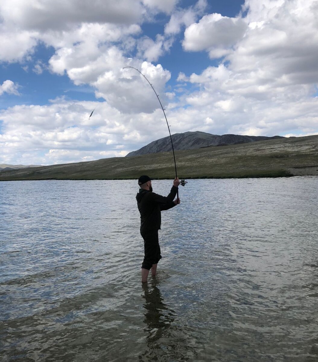 Просто Вадик на рыбалке. Ничего не поймал.