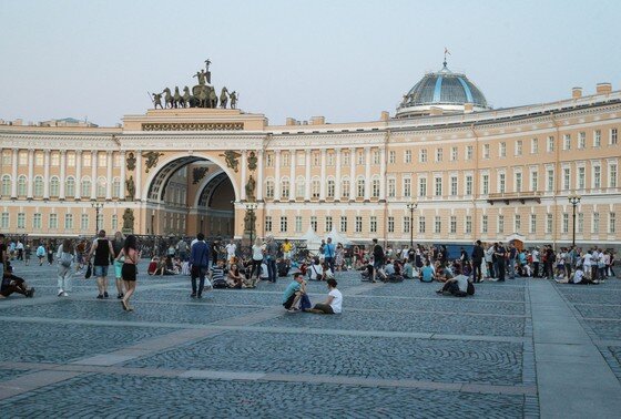    Дворцовая площадь в Санкт-Петербурге