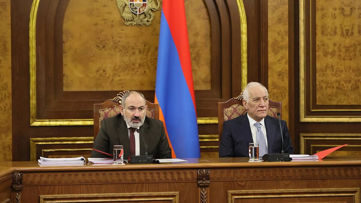 Отдельные  внешние и внутренние силы, по словам главы армянского кабмина, хотят  вовлечь страну в широкомасштабные боевые действия.