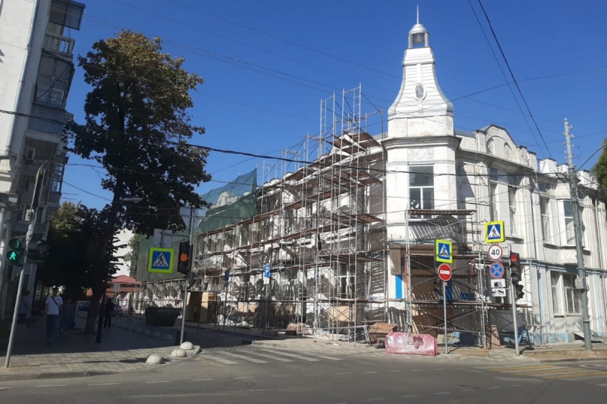    В Краснодаре реставрируют фасад здания Центра творчества «Содружество»
