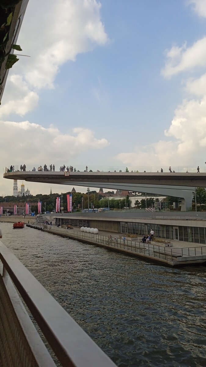 Парящий мост - парк "Зарядье" Москва /фото автора/