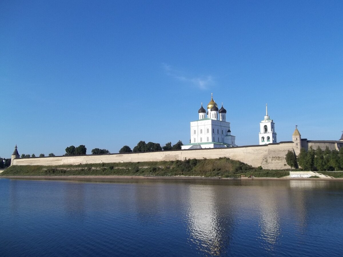 Экскурсии из петербурга в псков. Псков Изборск Печоры Пушкинские горы. Экскурсия Псков Изборск Печоры. Тверь Вышний Волочек Валдай Торжок. Автобусные экскурсии Псков.