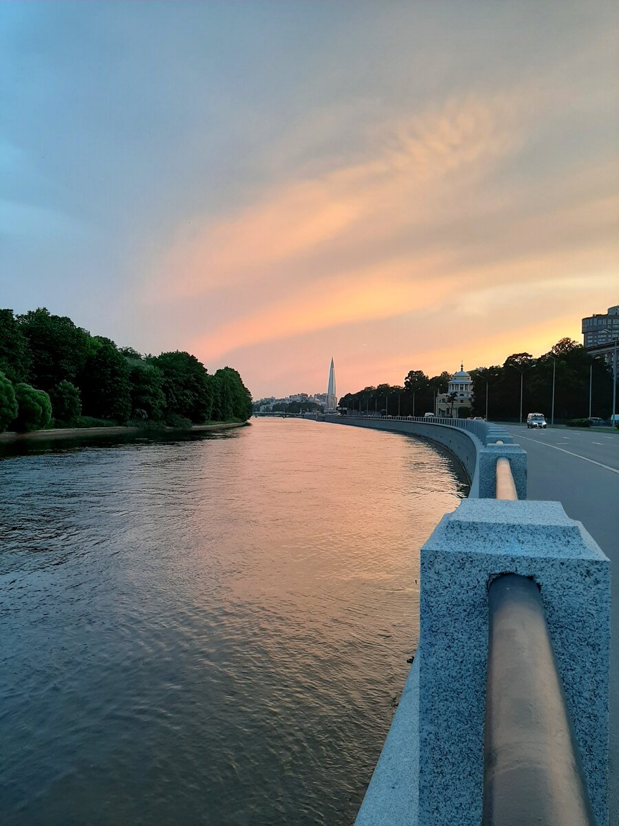 Большая Невка в районе м.Черная Речка