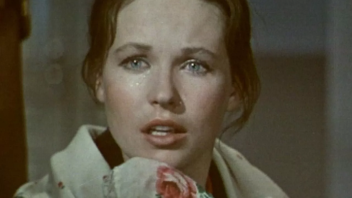 Наталья Фатеева в роли возлюбленной женатого парторга в мелодраме "Наш общий друг"