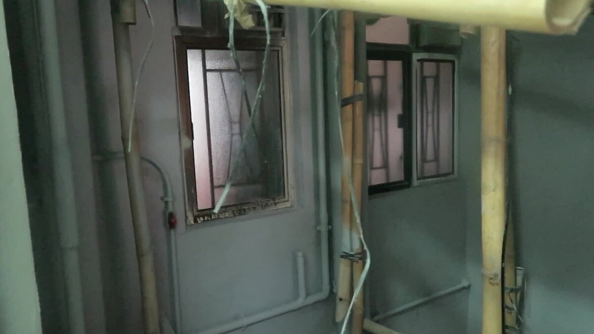 Люди меняют окна на непрозрачные, или зашторивают всем чем можно. А многие просто не стесняются и всё видно.