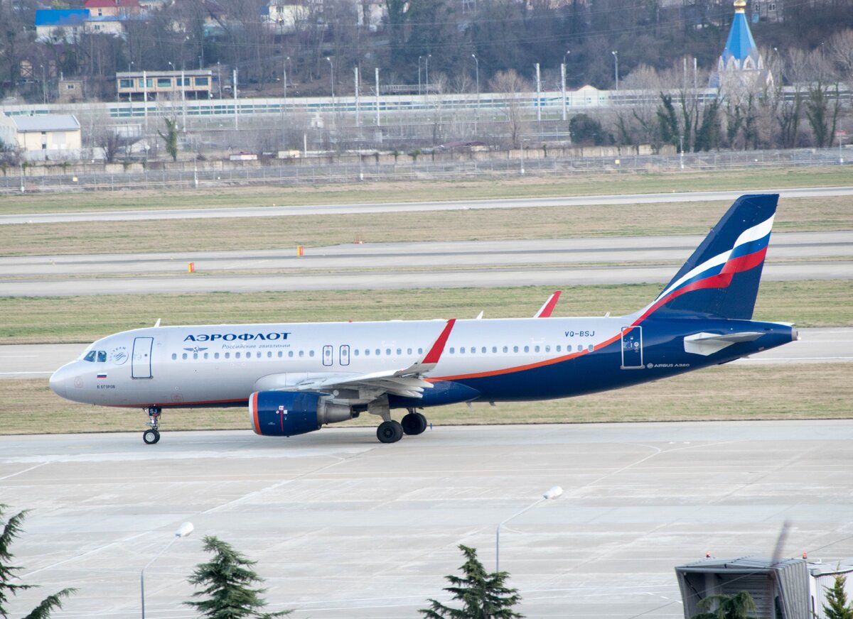 Airbus A320-214(WL), VQ-BSJ "Б. Егоров" в аэропорту Сочи