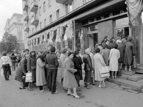 фотографии из интернета. Интересно, что будет, если начать что-то требовать в этой очереди...