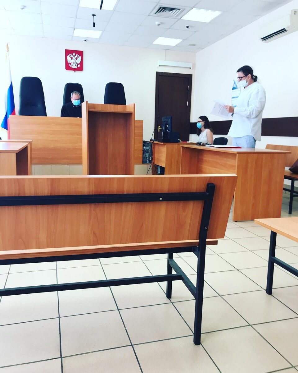 
29 июня 2020 года прошли запланированные слушания в Зеленоградском городском суде. По итогам заседаний судьей Васильевым А.А. было принято решение продолжить слушания 21 июля 2020 года по обоим искам по существу. От истца требуется представить документы, подтверждающие его статус (как гражданин или как представитель организации) и документы, которые были переданы в Минпромторге в оригинале. Представители Ответчиков на заседании не явились. На заседании присутствовали руководство Московского Клуба телохранителей “Серые тени” и ШК НАСТ России.