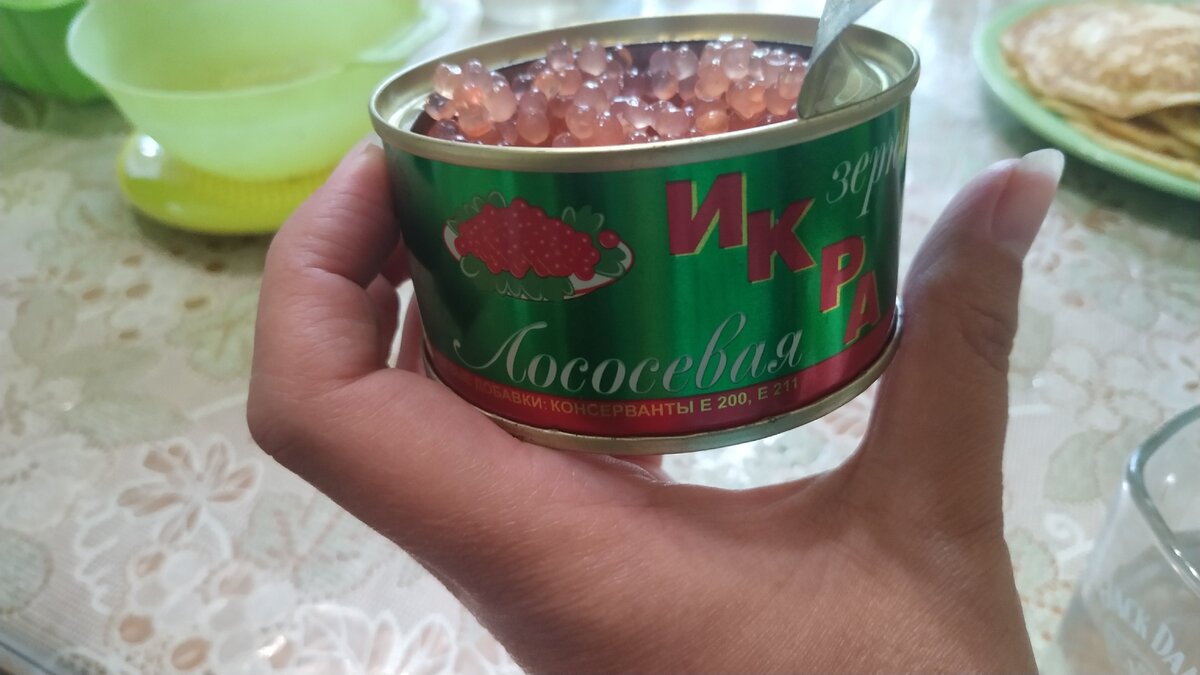 Эта икра даже не красная. Розовая какая-то...