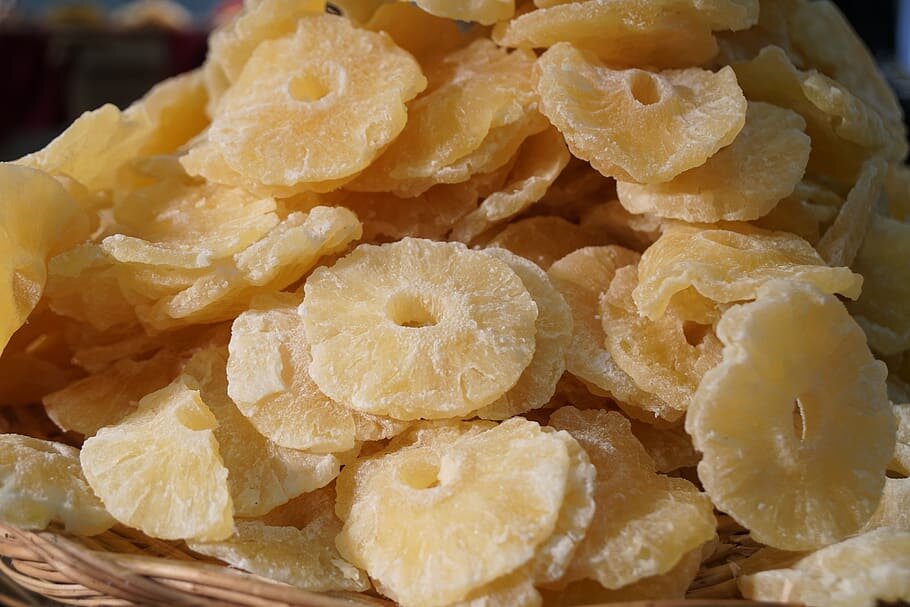 https://p1.piqsels.com/preview/952/264/859/pineapple-dried-food-refreshment-dessert-healthy.jpg