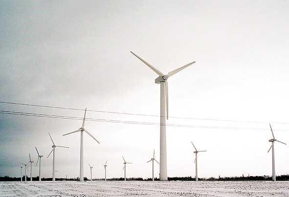 Долгое время крупнейшей ветроэлектростанцией России являлась Зеленоградская ВЭС (ВетроЭлектроСтанция), мощностью  5,1 МВт.  