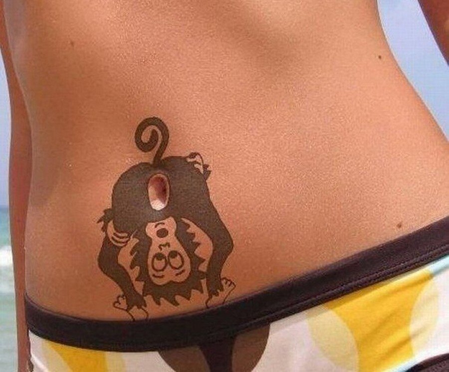 Русская порно актриса с татуировкой солнце вокруг пупка