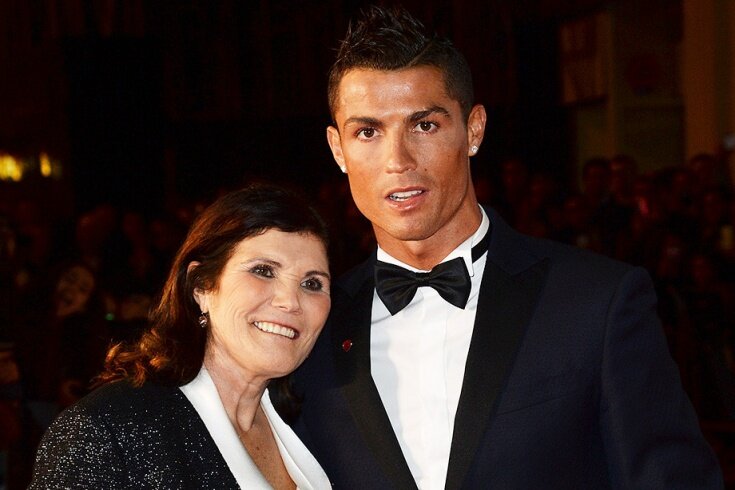 Мать Роналду, и сам Роналду 