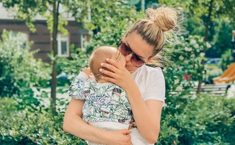 Саша Артёмова с дочкой
Фото: «Инстаграм»
