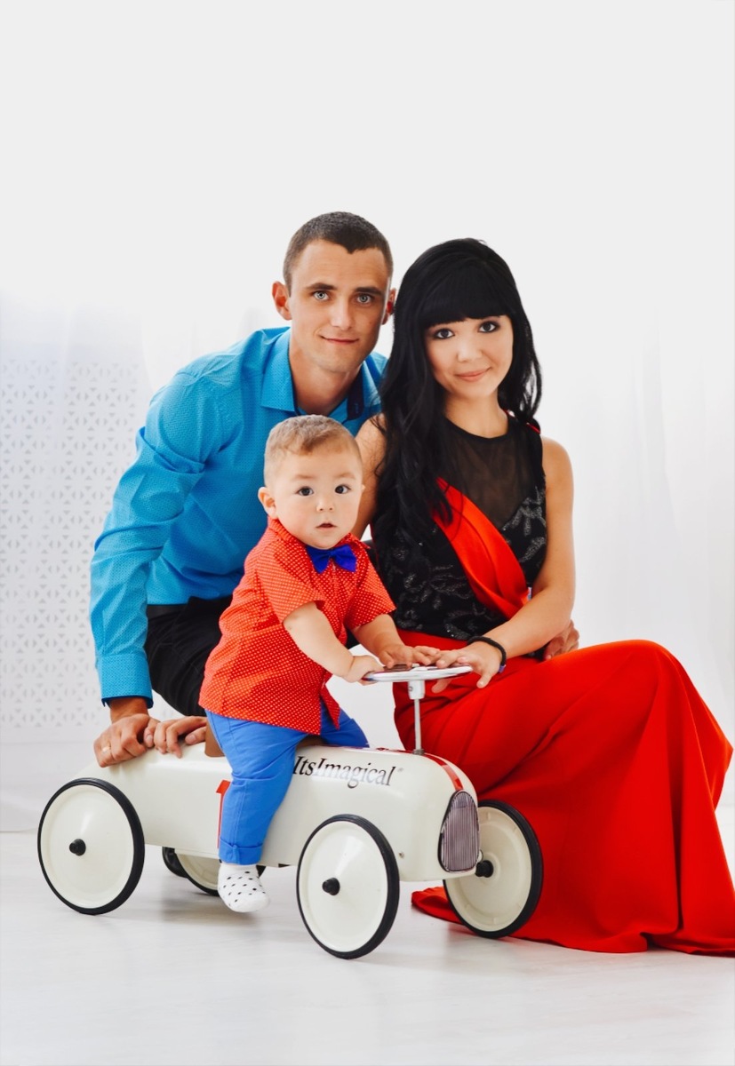 Влад с женой Алёной и сыном (фото: личный архив)