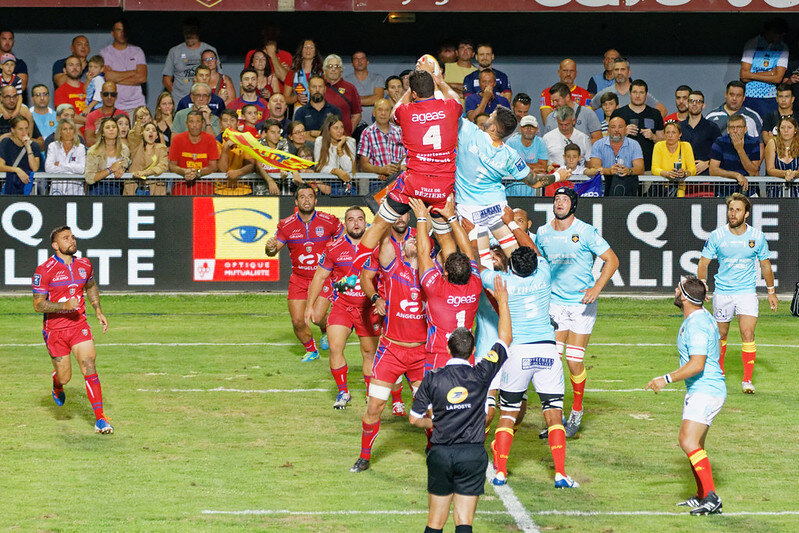 К сожалению в России мал интерес к регби,но если бы его стали показывать по телевидению,то нашлись бы желающие и спонсоры для развития этого красивого силового спорта