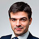 Станислав Машагин руководитель проектного офиса «Инфраструктура России»«Цена 2000 долларов — это не предел, но это психологически важный уровень сопротивления. Я не думаю, что мы сразу пройдем эту отметку, но мы до нее однозначно дойдем, поскольку альтернативы золоту нет. Многие называли альтернативой инвестирование в американский рынок, S&P 500 показывает за последние 30 лет лучший результат, чем золото, но тем не менее золото не имеет альтернатив в смысле надежности. Все-таки американские акции сегодня очень дорого стоят, поэтому это будет толкать золото, платину, никель и даже менее драгоценные металлы наверх, поскольку валюта обесценивается. Я имею в виду прежде всего доллар США. Имеет смысл обратить внимание на платину, палладий, поскольку они классически являются после золота следующим активом, на который обращает внимание инвестор. Если вы не успели приобрести золото, то можно подумать об этих металлах».