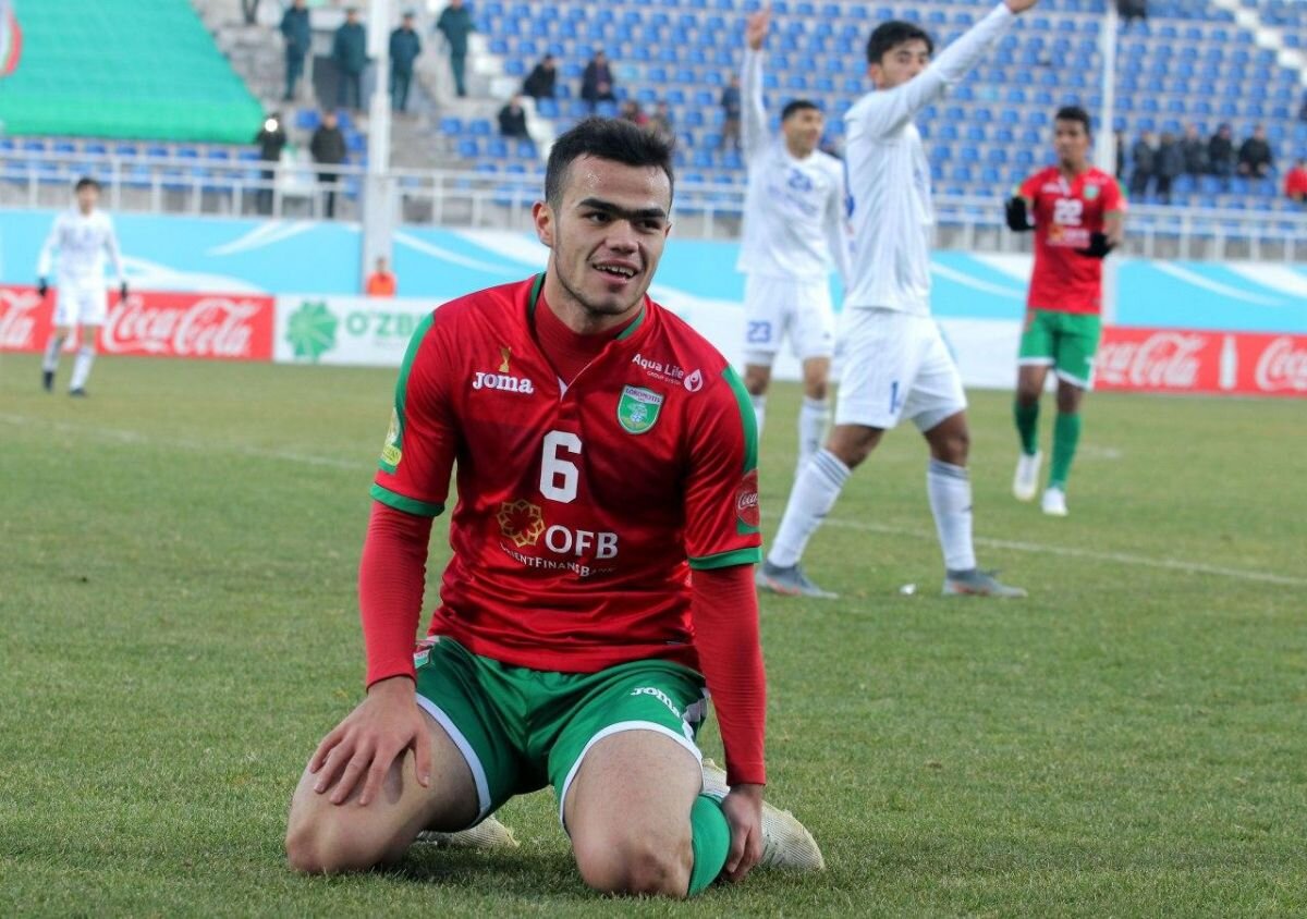 Полузащитник ФК "Уфа" Остон Урунов