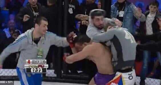 Момент нападения команды Шамиля на Михаила