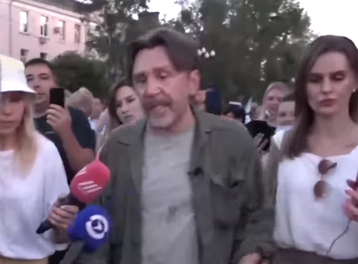 Сергей Шнуров в Хабаровске на мирном шествии. Фото из открытых источников. 