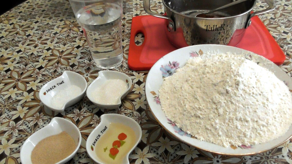 Ингредиенты для обычного теста для хлеба