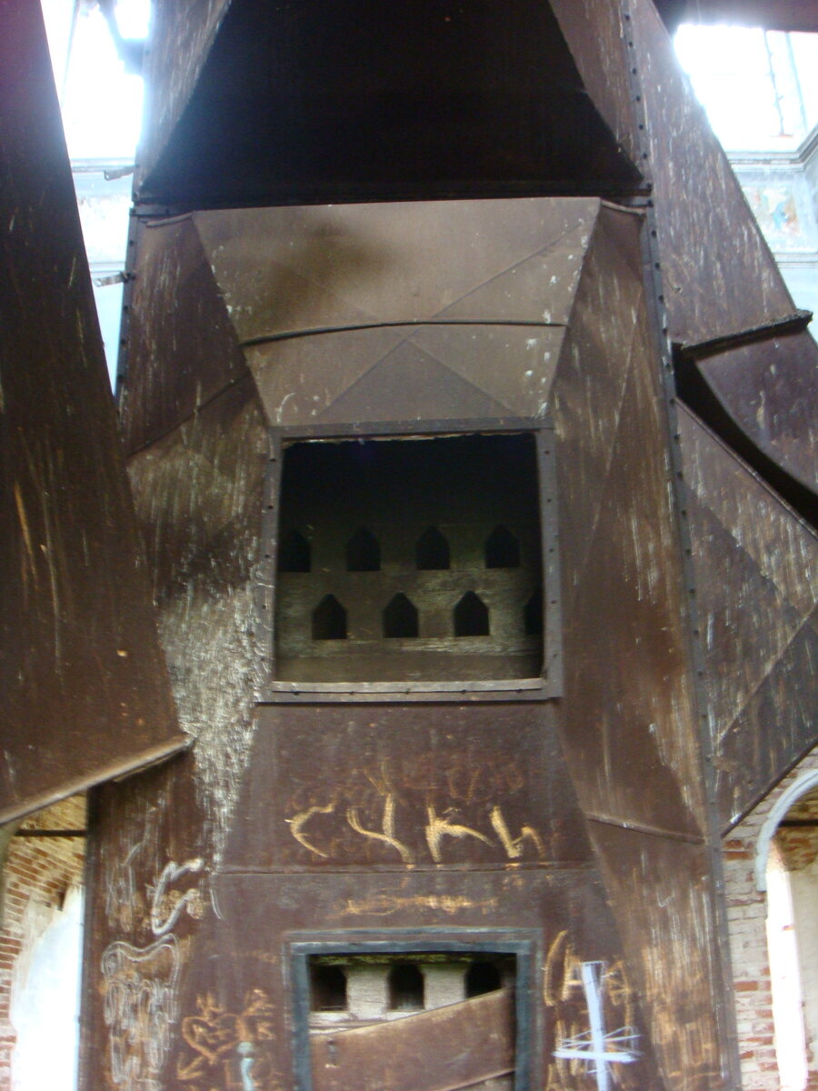 Зерносушилка в церкви Богоявления Господня (с.Рябиново, Кировская область)