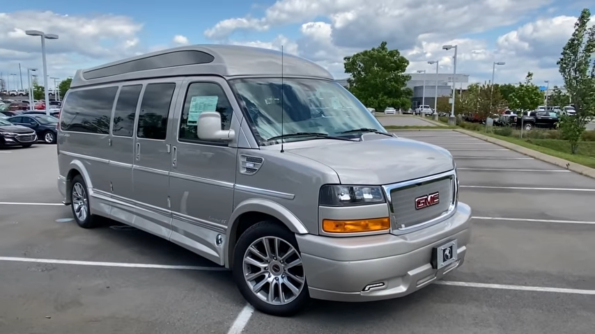 GMC Savana 2020     -    mobil   