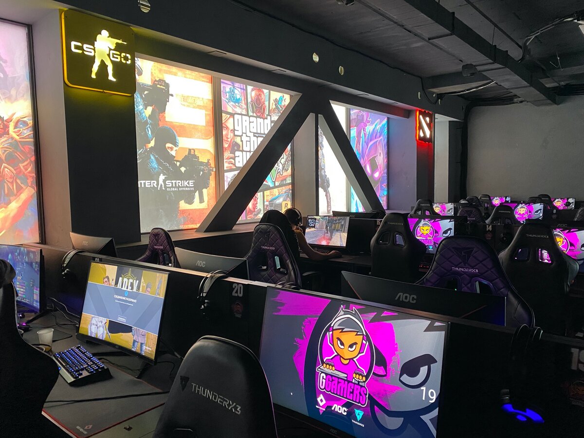 Современный компьютерный клуб в Москве